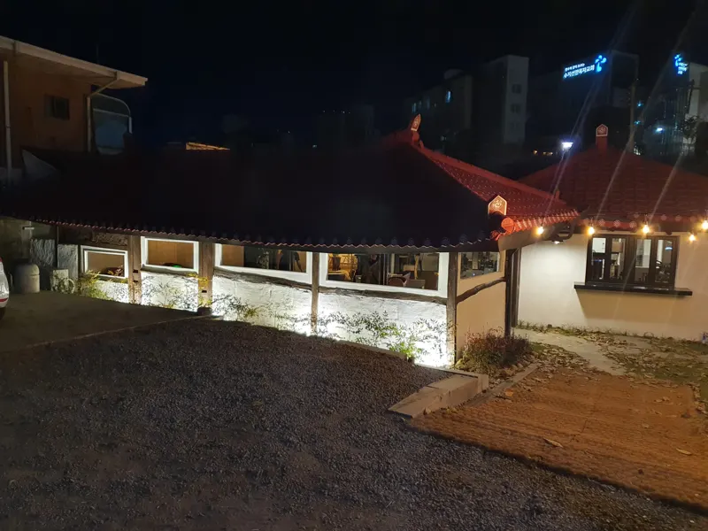한옥 개조 식당 외관 야간 조명 시공 완료 실제 사진